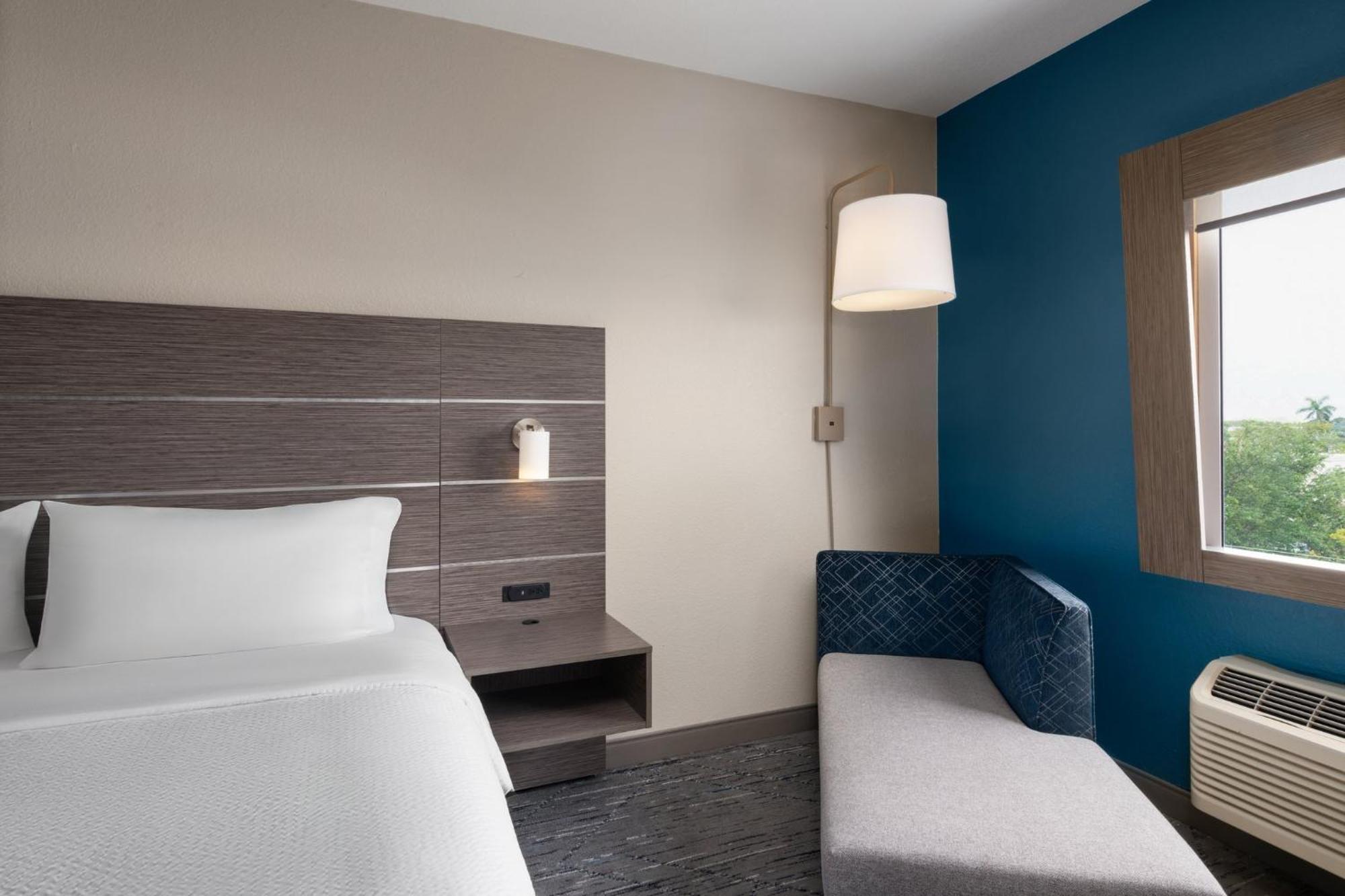 Holiday Inn Express & Suites Boynton Beach West By Ihg Екстер'єр фото