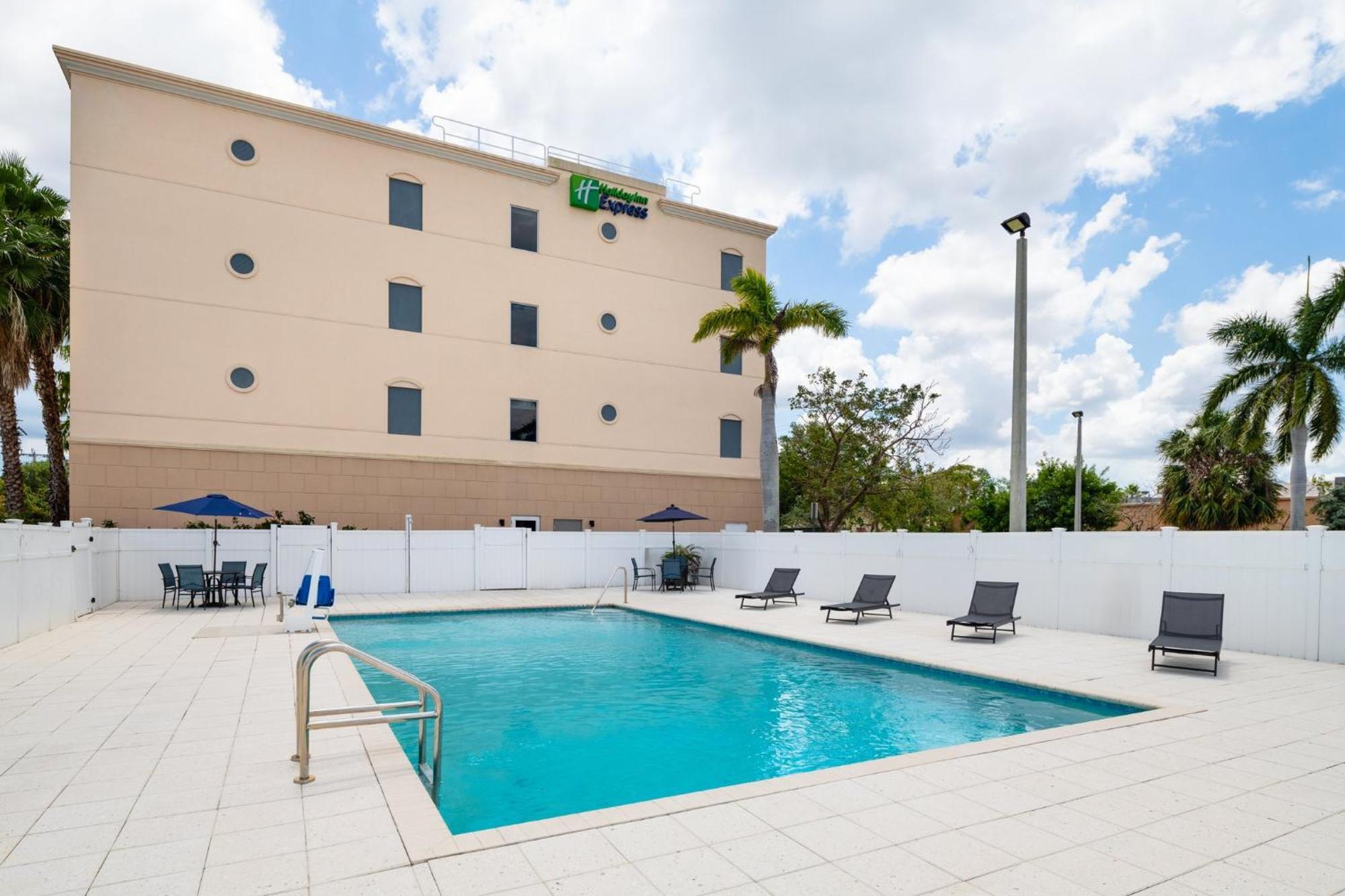 Holiday Inn Express & Suites Boynton Beach West By Ihg Екстер'єр фото